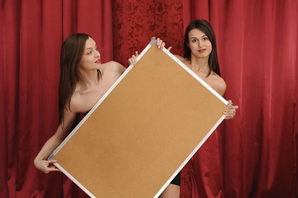两个女孩举行空板 可能是像背景一样使用您的信息 — 图库照片