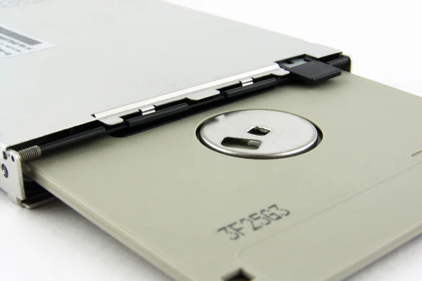 Laptop plomp toer met diskette — Stockfoto