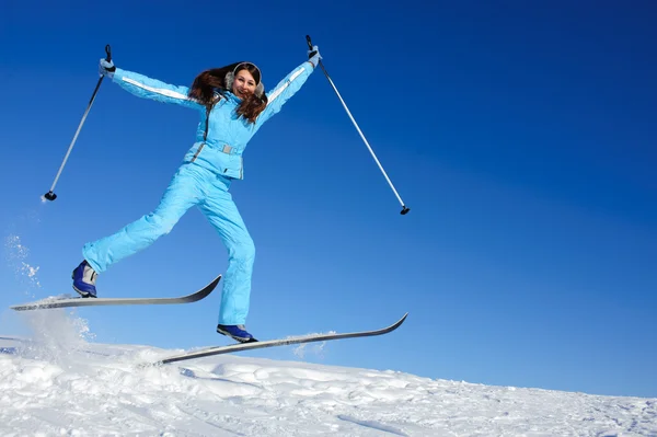 Joven esquiador — Foto de Stock