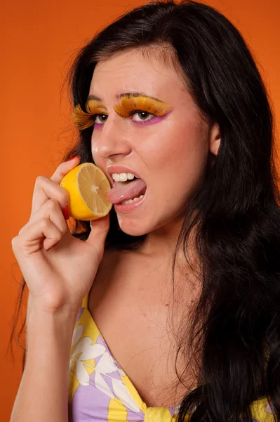 Beauty young woman lick lemon — Stock Photo, Image