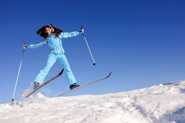 Skieur sautant — Photo