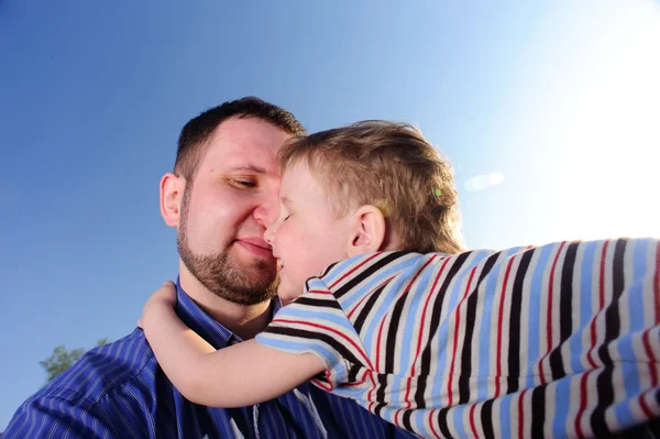 Son embrace his father — Stock Photo, Image