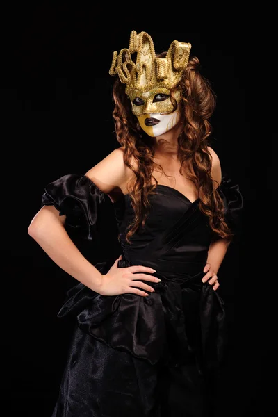 Kvinna i gyllene part mask — Stockfoto