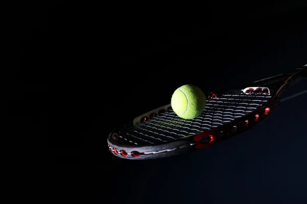 Racchetta da tennis e palla — Foto Stock