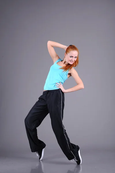 Jonge vrouw dansen — Stockfoto