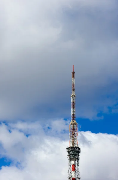 Wieża telewizyjna — Zdjęcie stockowe