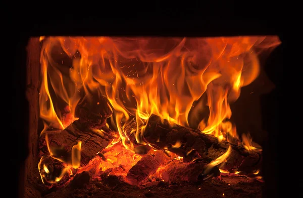Leña de fuego ardiente —  Fotos de Stock