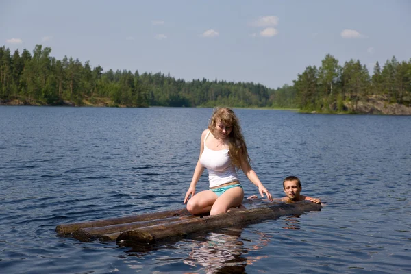 Op zomer lake — Stockfoto