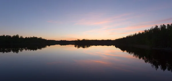 Jezero panorama při západu slunce — Stock fotografie