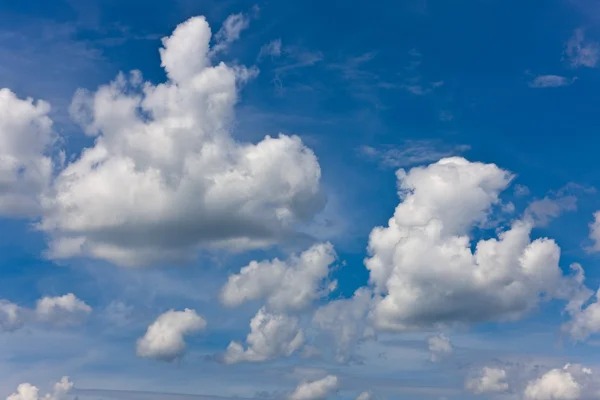 Кучевые облака — стоковое фото