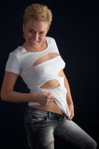 Menina em uma camiseta fragmentária — Fotografia de Stock