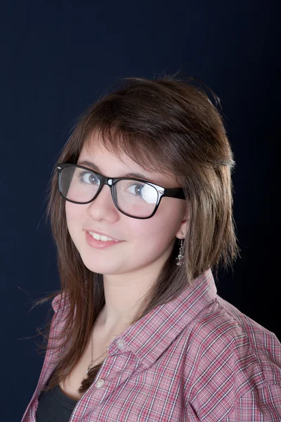 Flickan bär glasögon — Stockfoto