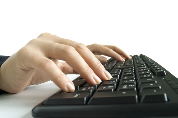 Hand auf der schwarzen Tastatur — Stockfoto