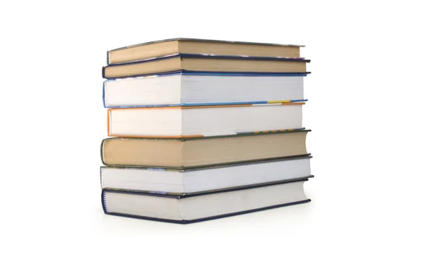 Стопка книг, изолированных на белом — стоковое фото
