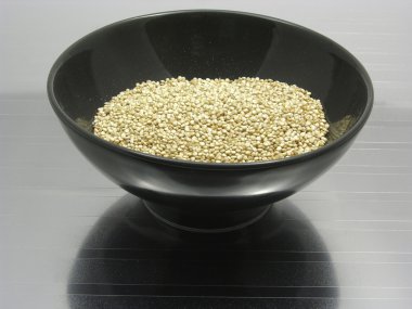 Şile Örtüleme yansıtan üzerinde quinoa ile kase