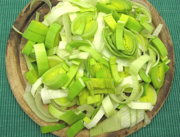 SLiced green leek on a wooden plate — Stock Photo, Image