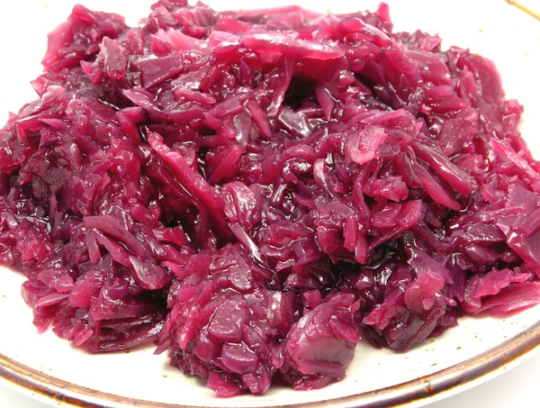Μαγειρεμένα κόκκινο λάχανο, τοποθετημένα σε ένα πιάτο — Φωτογραφία Αρχείου