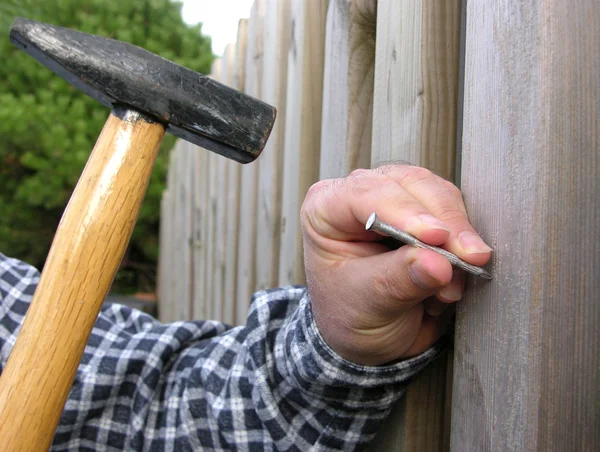 Man Bangs Nail Wooden Wall — Stock Photo, Image