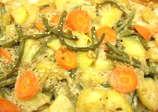 La vue rapprochée sur une casserole de légumes végétarienne — Photo