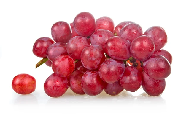 白色背景的成熟粉红葡萄束 — 图库照片