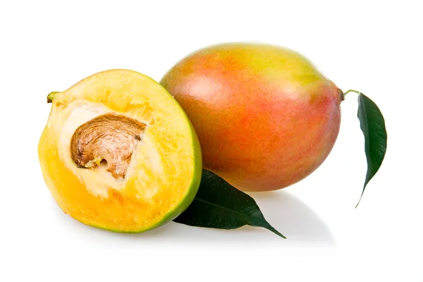 Mogen Mango Frukt Med Lämnar Isolerade Vit Bakgrund — Stockfoto