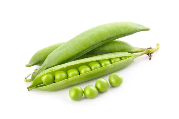 Reife Erbse Gemüse mit grünem Blatt isoliert — Stockfoto