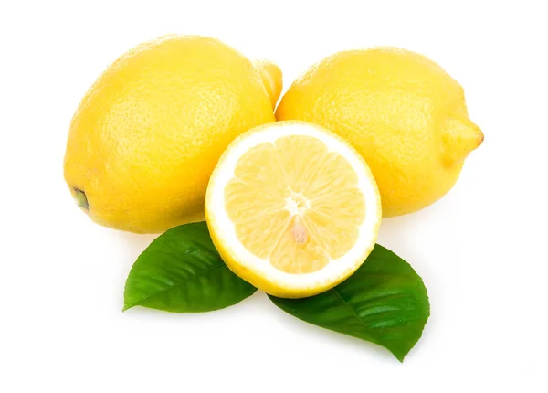 Rijpe gele citroenen geïsoleerd over Wit — Stockfoto