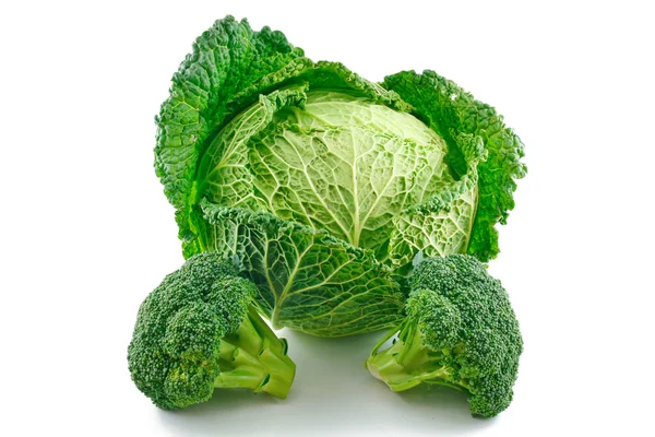 Izole olgun brokoli ve savoy lahana — Stok fotoğraf