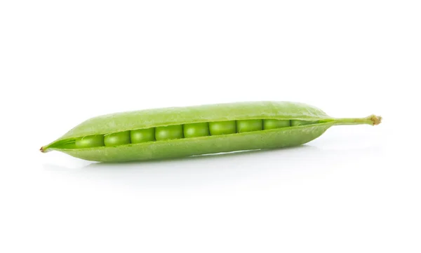 分離された緑の葉野菜の熟したエンドウ豆 ストック写真