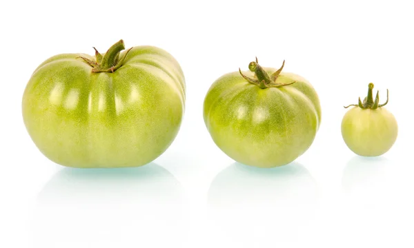 Tre pomodori verdi vegetali isolati — Foto Stock