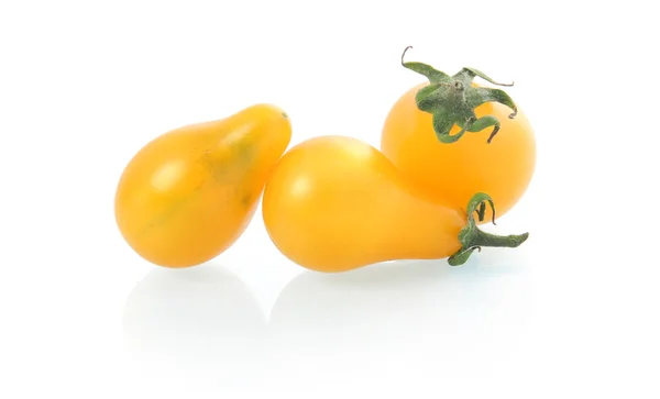白い背景で隔離の黄色の洋ナシ形のトマト野菜 — ストック写真