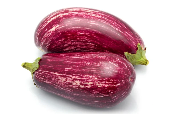 孤立在白色背景上的紫色茄子蔬菜 — 图库照片