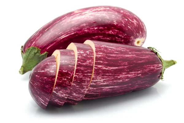 Violett Geschnittenes Auberginengemüse Isoliert Auf Weißem Hintergrund — Stockfoto