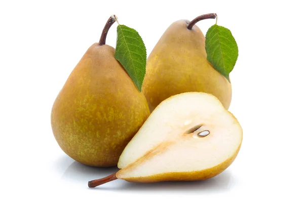 Yellow sliced pears with green leaf isolated — Stock Photo, Image
