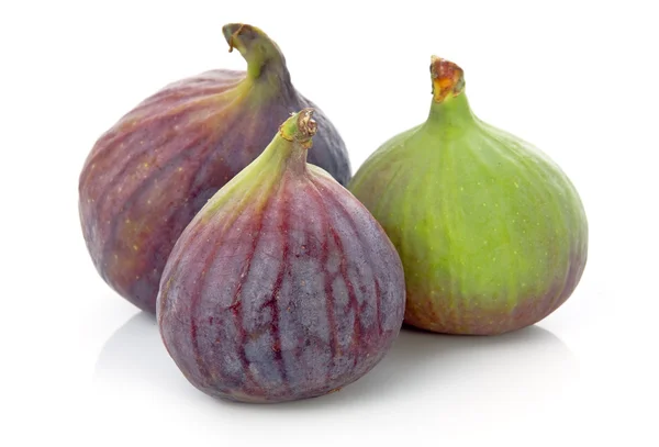 Fruta madura de higo púrpura y verde aislada —  Fotos de Stock