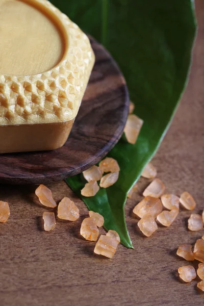 Wellness instelling met honing zeep — Stockfoto