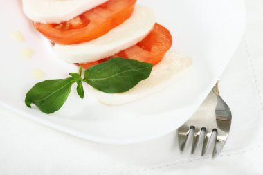 Caprese salatası