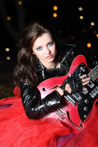 Guitar player girl in the night — Stock Photo, Image