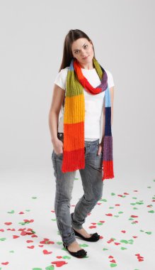 arka planda yürekleri esmer kız