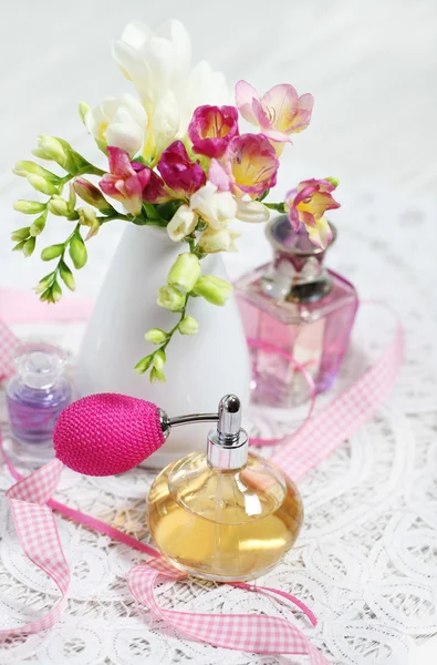 Vintage parfumflesjes — Stockfoto