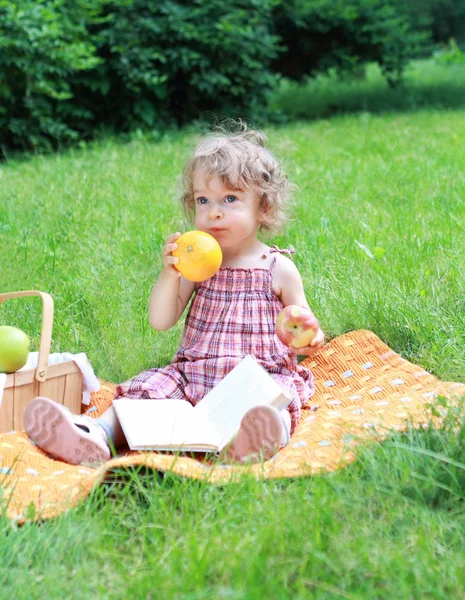 Little girl at picnic — Stock Photo, Image