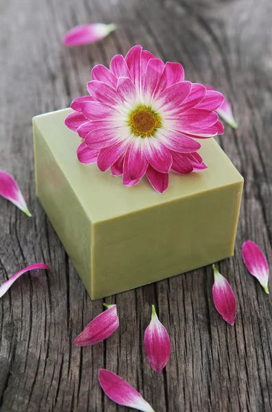 Bar of natural green soap with flower — Stock Photo, Image