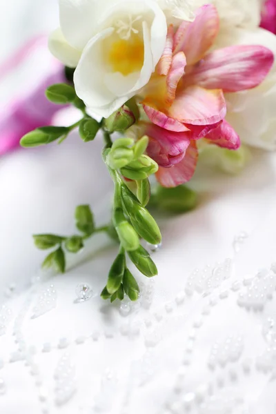Detailní záběr na svatební šaty — Stock fotografie