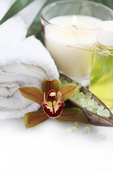 Ambiente de spa con orquídea —  Fotos de Stock