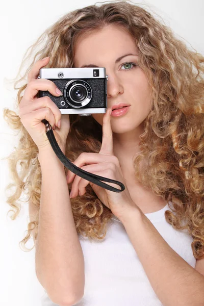 Retrato de la chica con cámara vieja — Foto de Stock