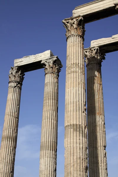 Stary Grecki Kolumny Kapitału Nieba — Zdjęcie stockowe
