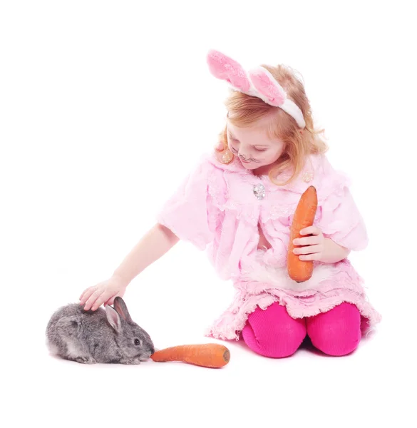 Dziewczyna z królik na białym tle — Zdjęcie stockowe