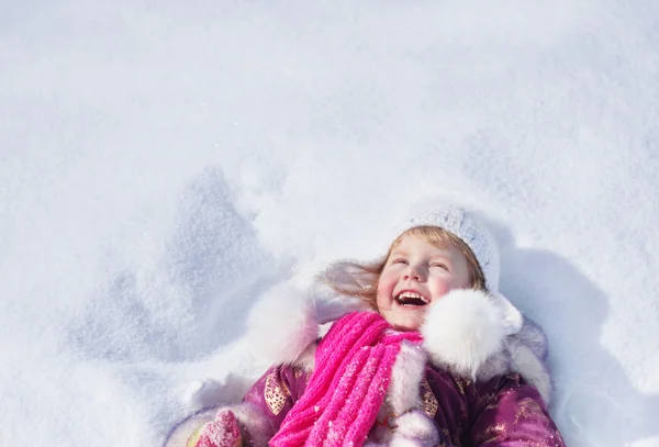 Chica en la nieve — Foto de Stock