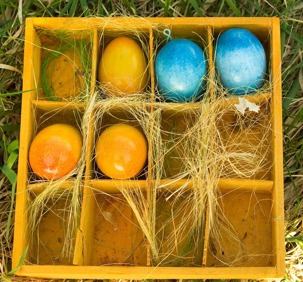 Ovos Páscoa Coloridos Colocados Numa Caixa — Fotografia de Stock