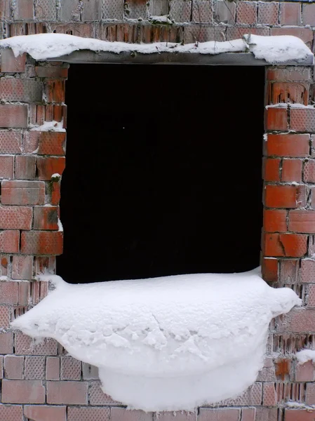 Окно Подоконником Снежной Шапки — стоковое фото